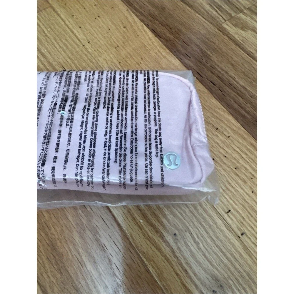 Lululemon Everywhere Belt Bag  Deco Pink Brand New with tags